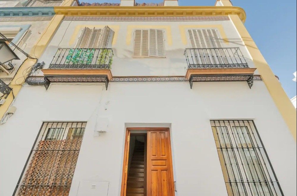 Exterior view of Attic for sale in  Sevilla Capital  with Air Conditioner, Heating and Terrace