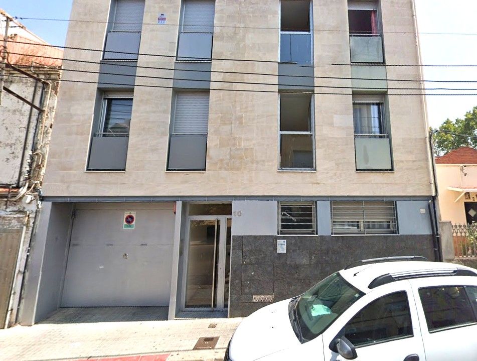 Vista exterior de Traster en venda en Sabadell