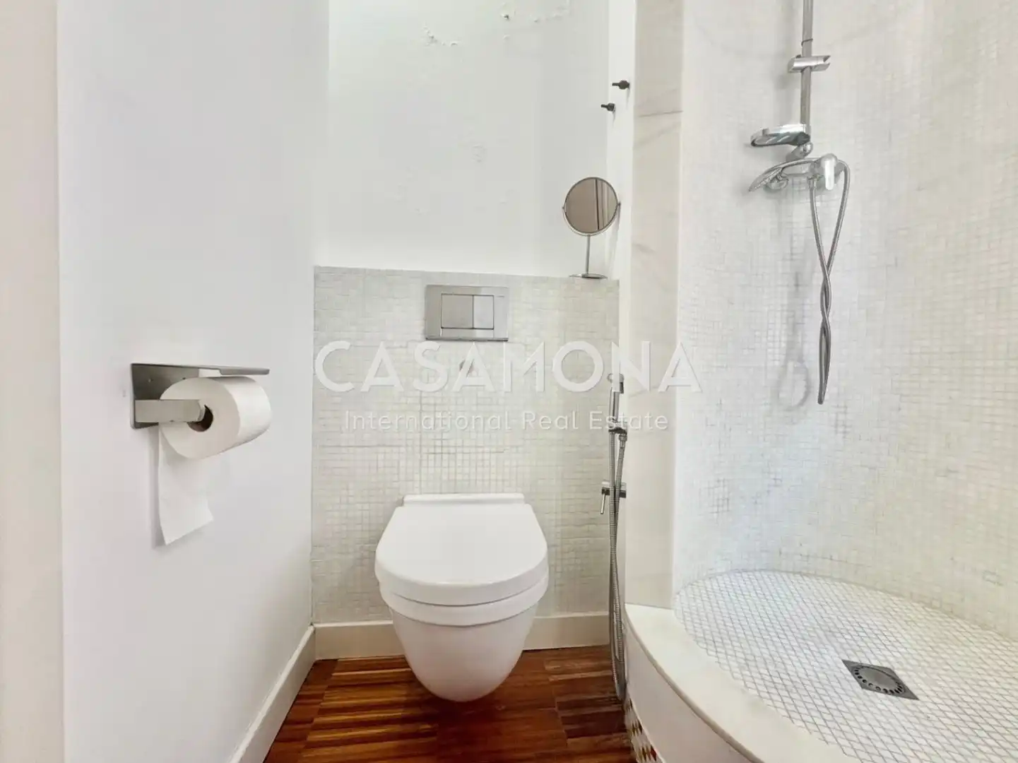 Badezimmer von Maisonette zum Verkauf in Barcelona mit Klimaanlage, Terrasse und Balkon