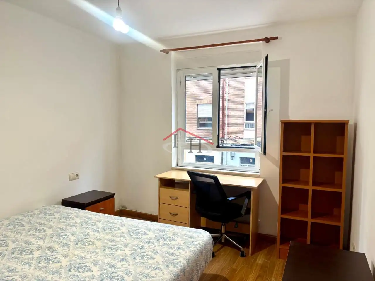 Habitación de Piso en venta en León Capital  con Calefacción, Trastero y Amueblado