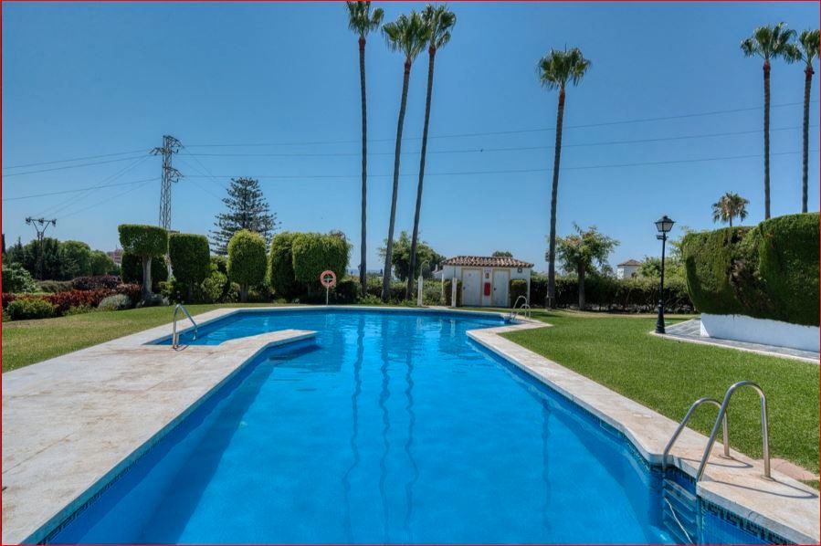 Piscina de Casa adosada en venda en Estepona amb Jardí privat, Terrassa i Piscina
