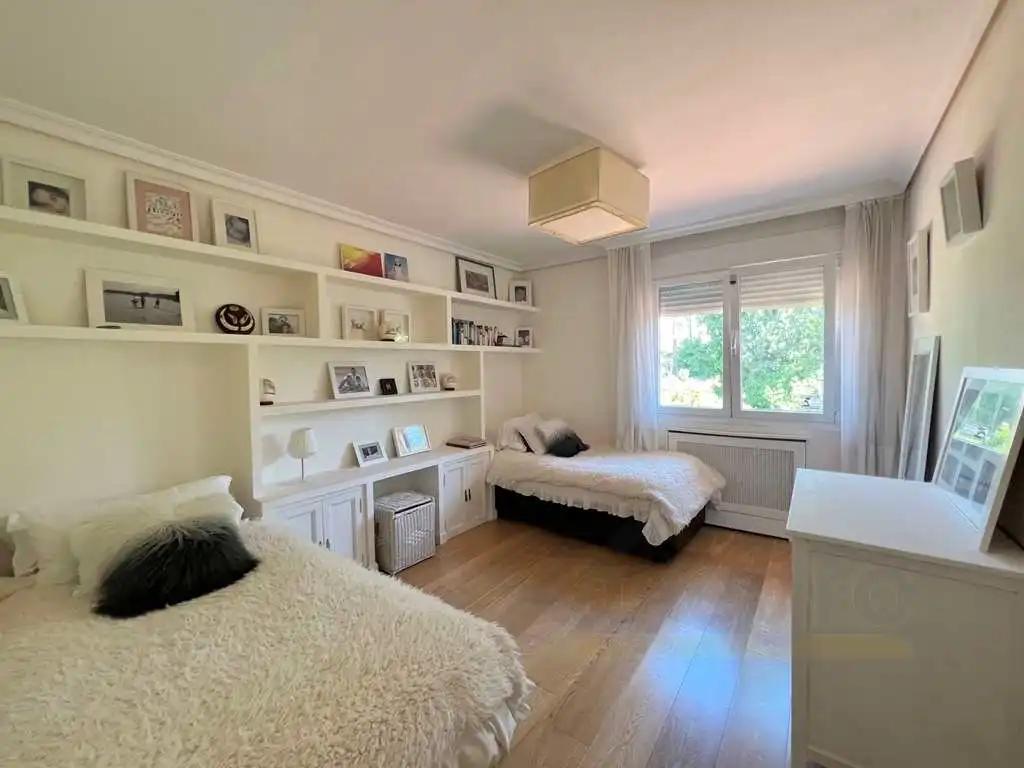 Dormitori de Casa o xalet en venda en Galapagar amb Aire condicionat, Jardí privat i Piscina