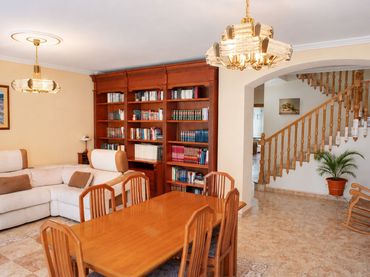 Casa a schiera con balcone in vendita a hermanos pinzón