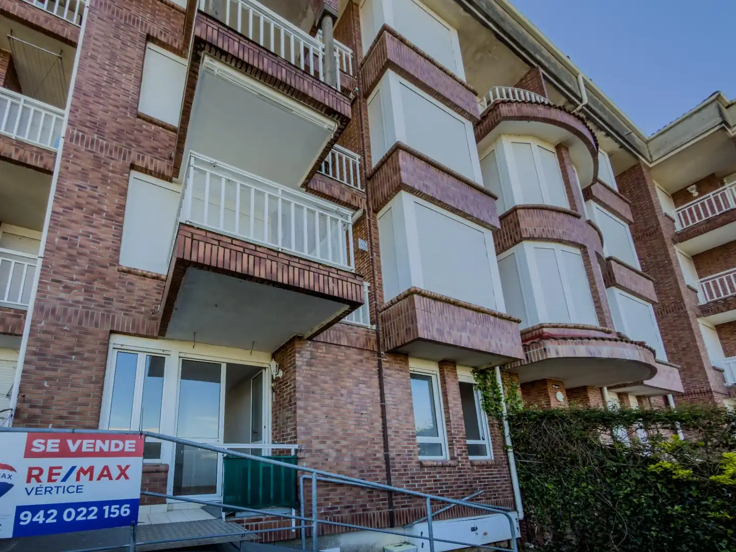Vista exterior de Planta baixa en venda en Noja amb Calefacció, Jardí privat i Terrassa