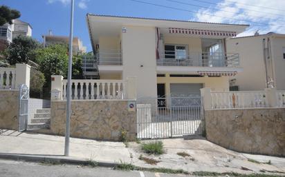 Vista exterior de Casa o xalet en venda en Calafell amb Aire condicionat, Calefacció i Jardí privat