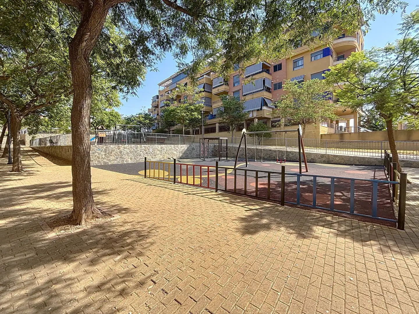 Vista exterior de Pis en venda en Vélez-Málaga amb Aire condicionat, Terrassa i Moblat