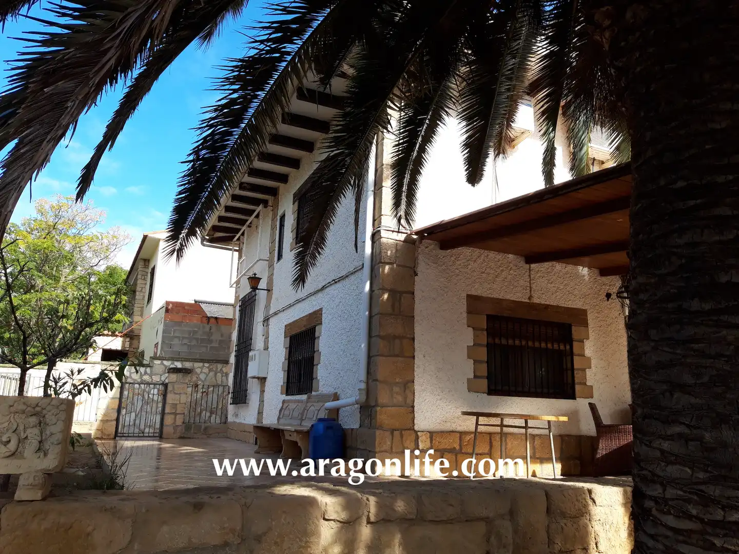 Vista exterior de Casa o xalet en venda en Caspe amb Aire condicionat, Calefacció i Jardí privat