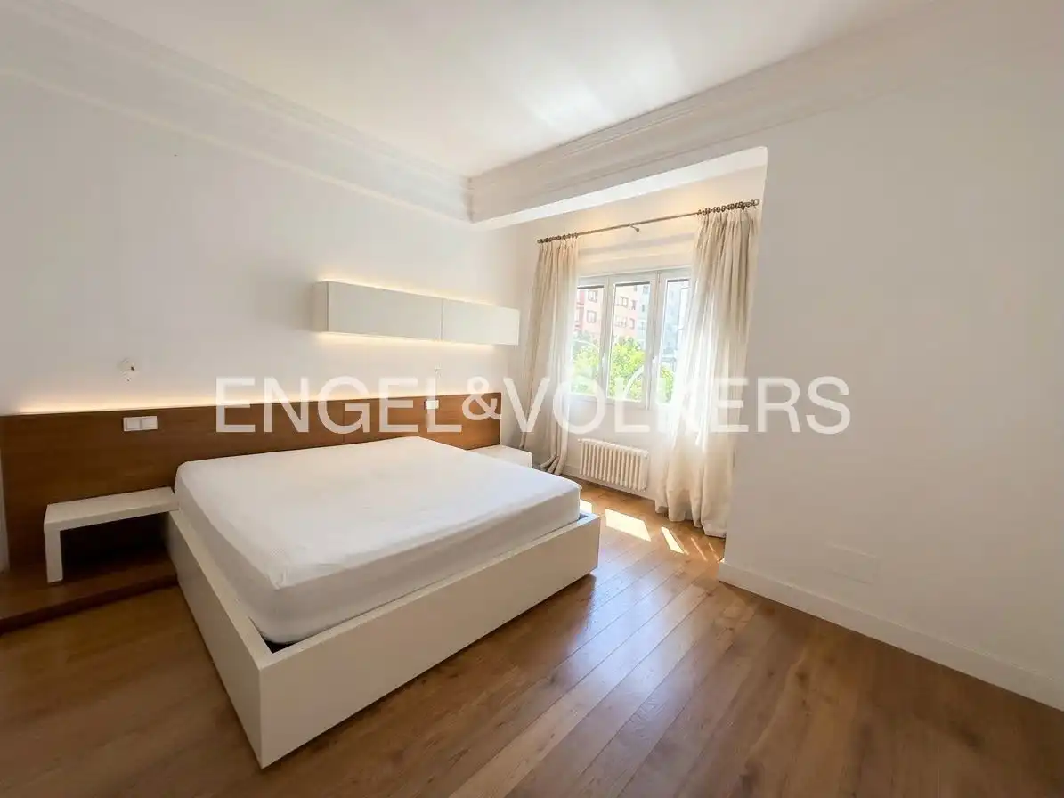 Bedroom of Flat for rent in Madrid  with Air Conditioner, Heating and Parquet flooring