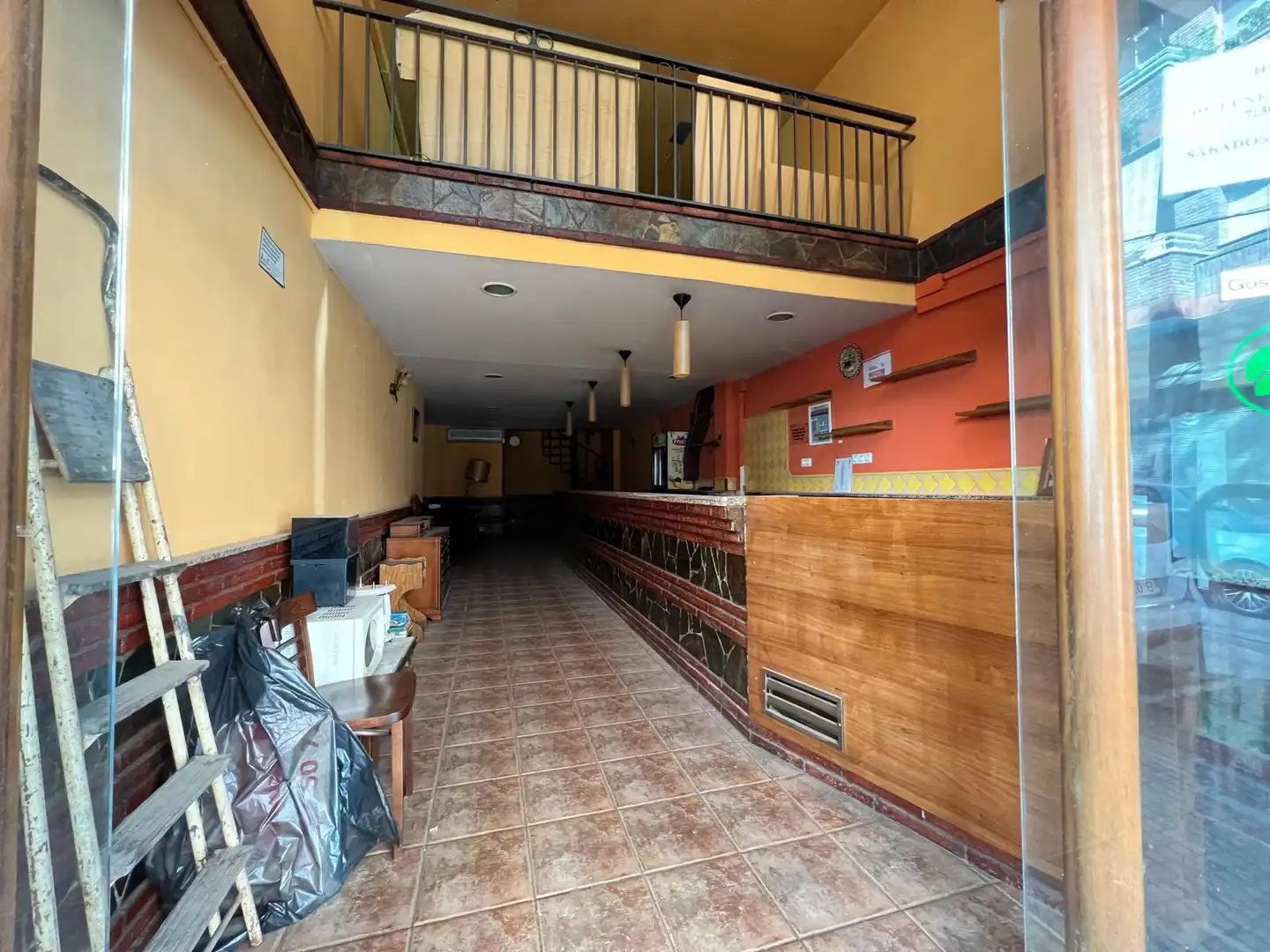 Local en venta en Cornellà de Llobregat
