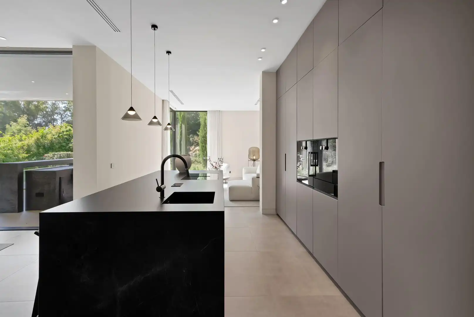 Cocina de Casa o chalet en venta en Marbella con Aire acondicionado, Calefacción y Jardín privado
