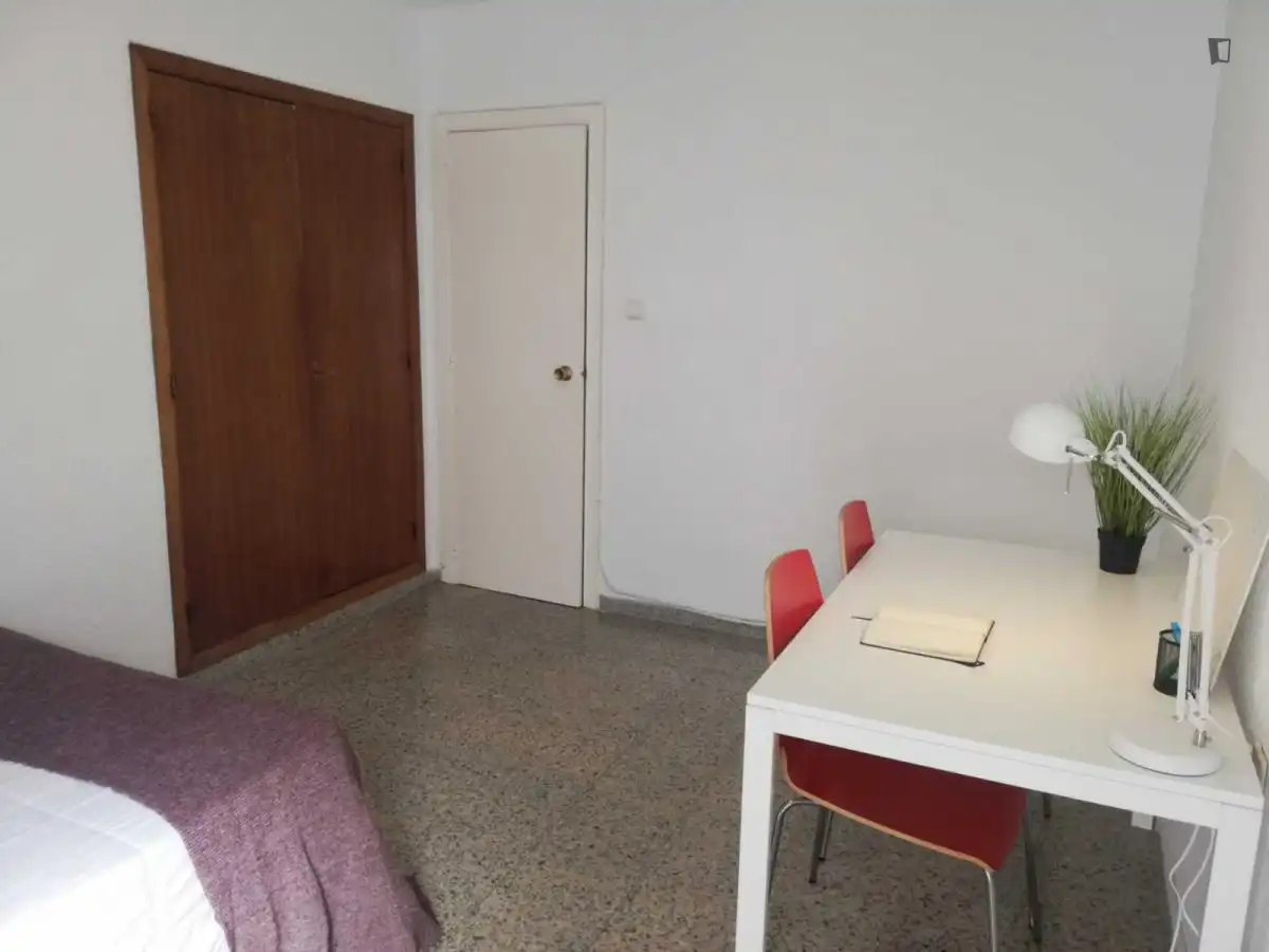Schlafzimmer von Wohnungen zur untervermieten in Valencia mit Möbliert, Ofen und Waschmaschine