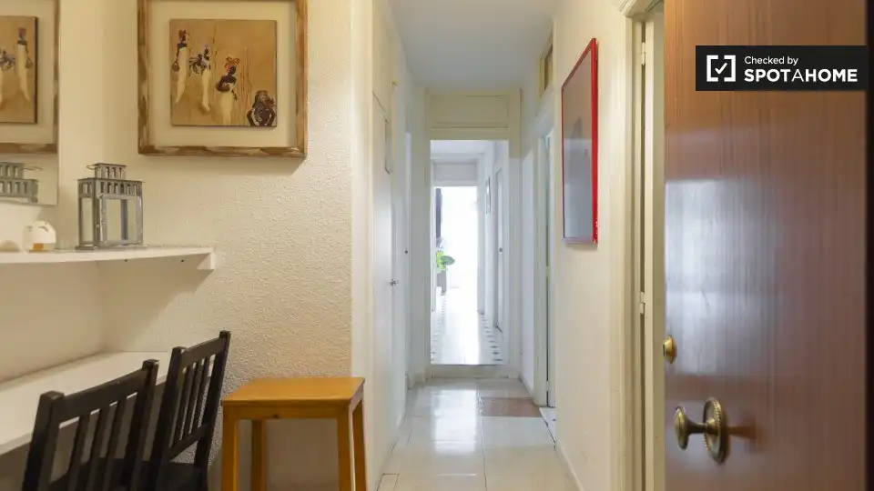 Flat for share in Madrid  with Air Conditioner, Heating and Terrace