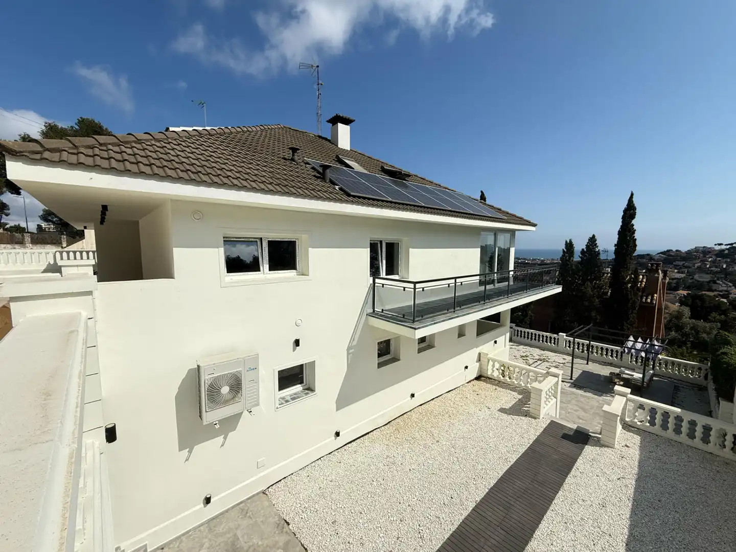 Vista exterior de Casa o xalet en venda en Castelldefels amb Aire condicionat, Calefacció i Jardí privat
