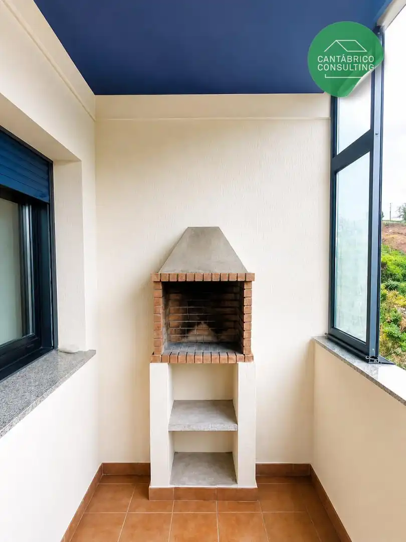 Terrassa de Pis en venda en Navia amb Calefacció, Parquet i Terrassa