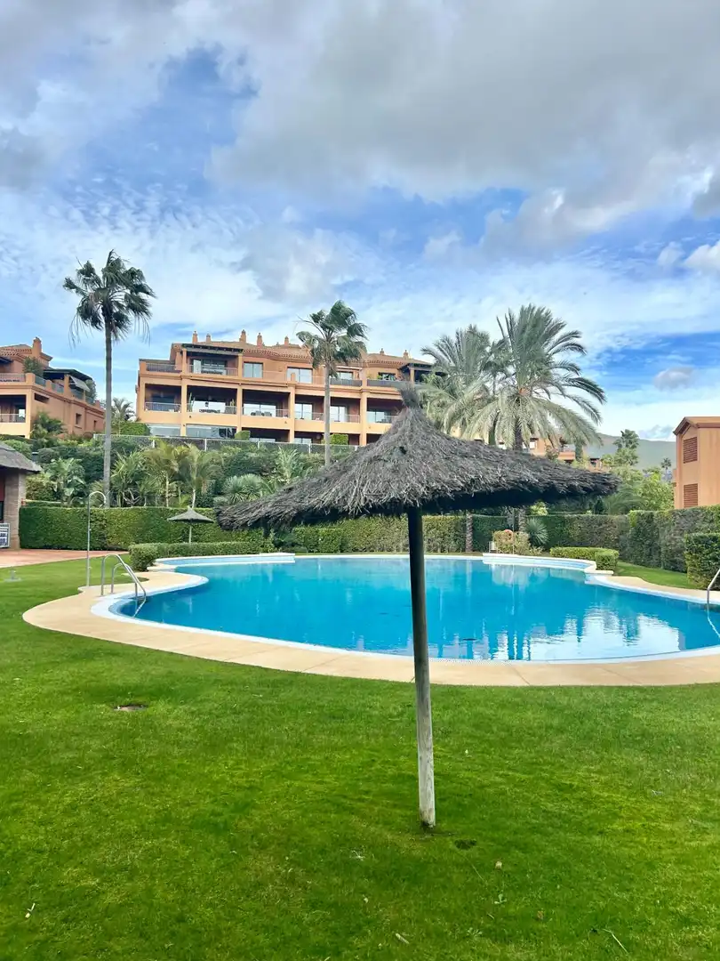 Vista exterior de Casa adosada en venta en Estepona con Aire acondicionado, Jardín privado y Amueblado
