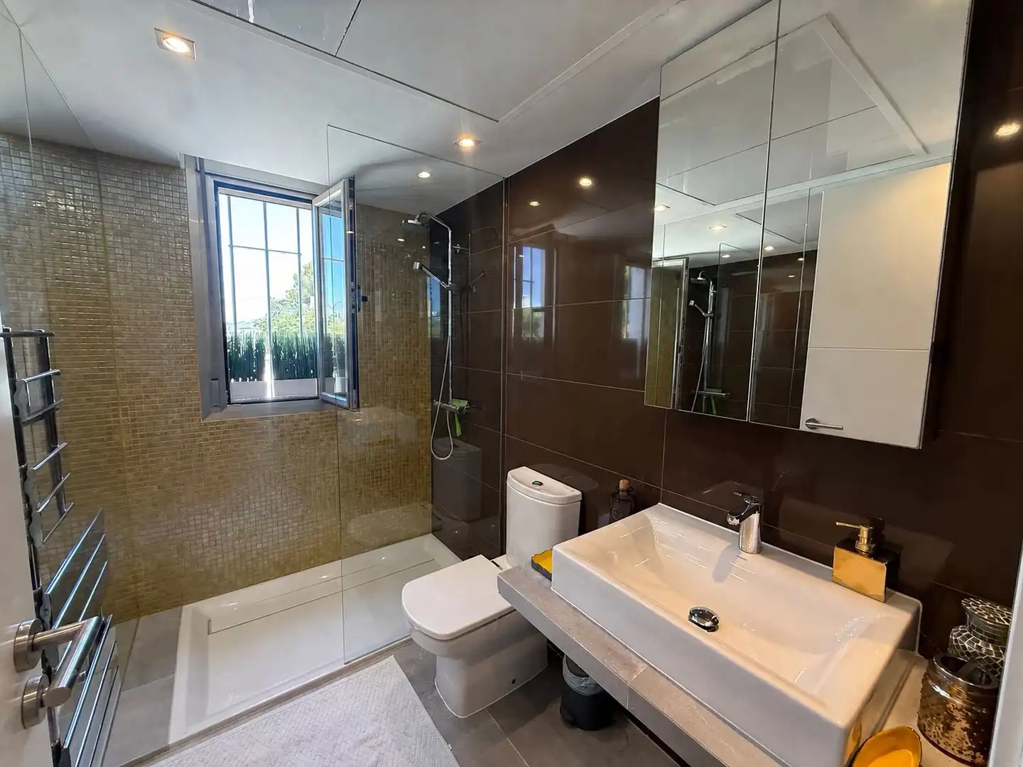 Bany de Apartament en venda en Eivissa amb Aire condicionat, Terrassa i Piscina