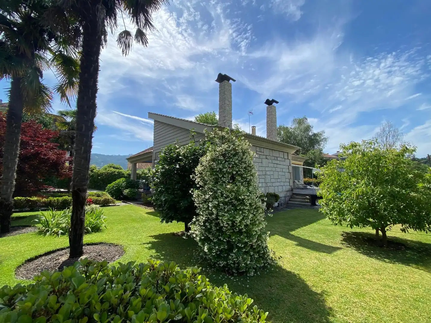 Vista exterior de Casa o xalet en venda en Leiro amb Aire condicionat, Calefacció i Jardí privat