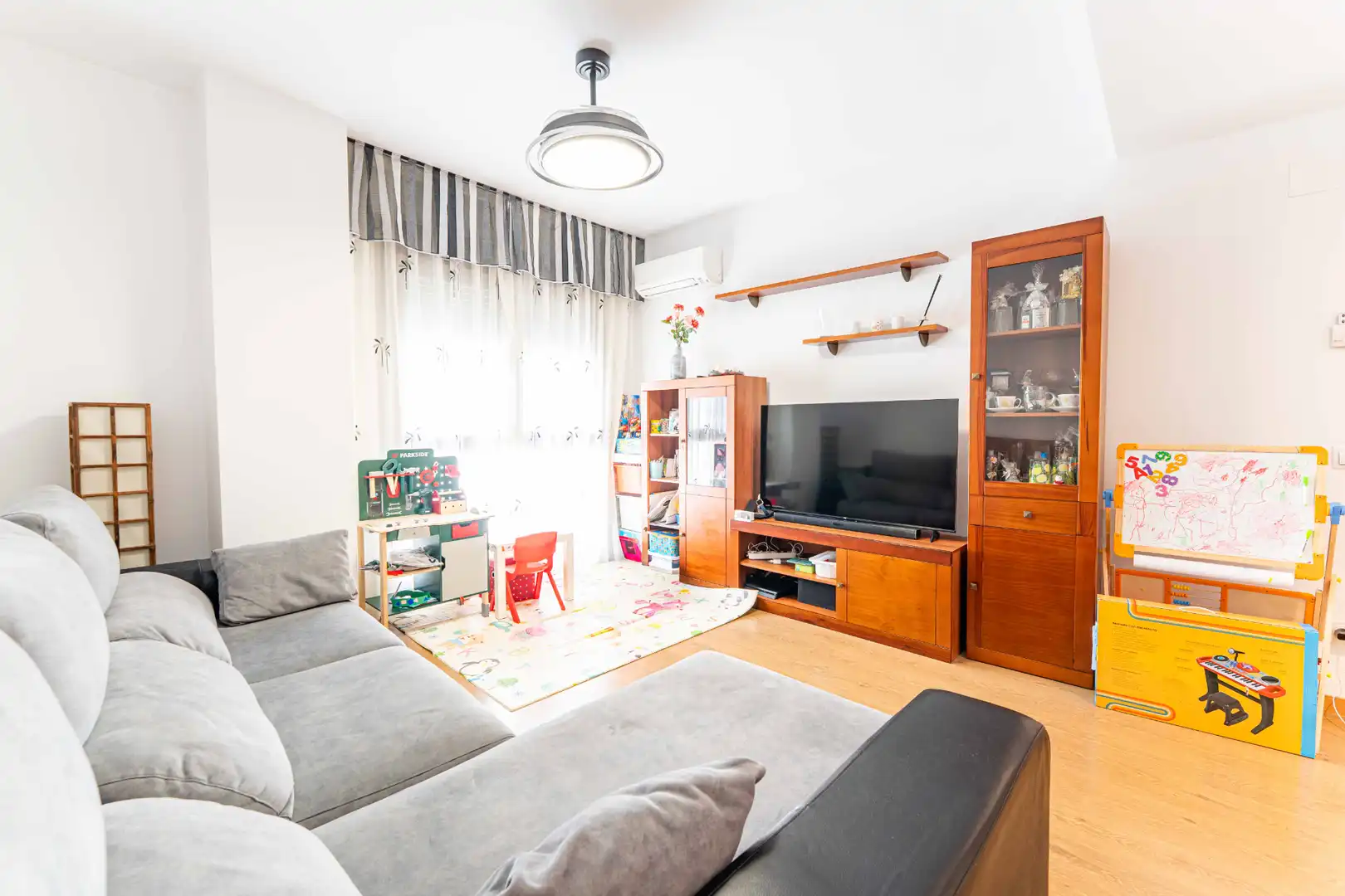 Living room of Flat for sale in Móstoles  with Air Conditioner, Heating and Private garden