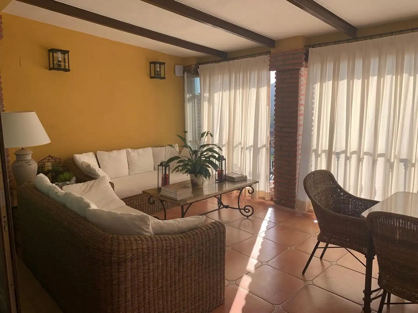 Sala de estar de Casa adosada en venta en Córdoba con Aire acondicionado, Jardín privado y Terraza