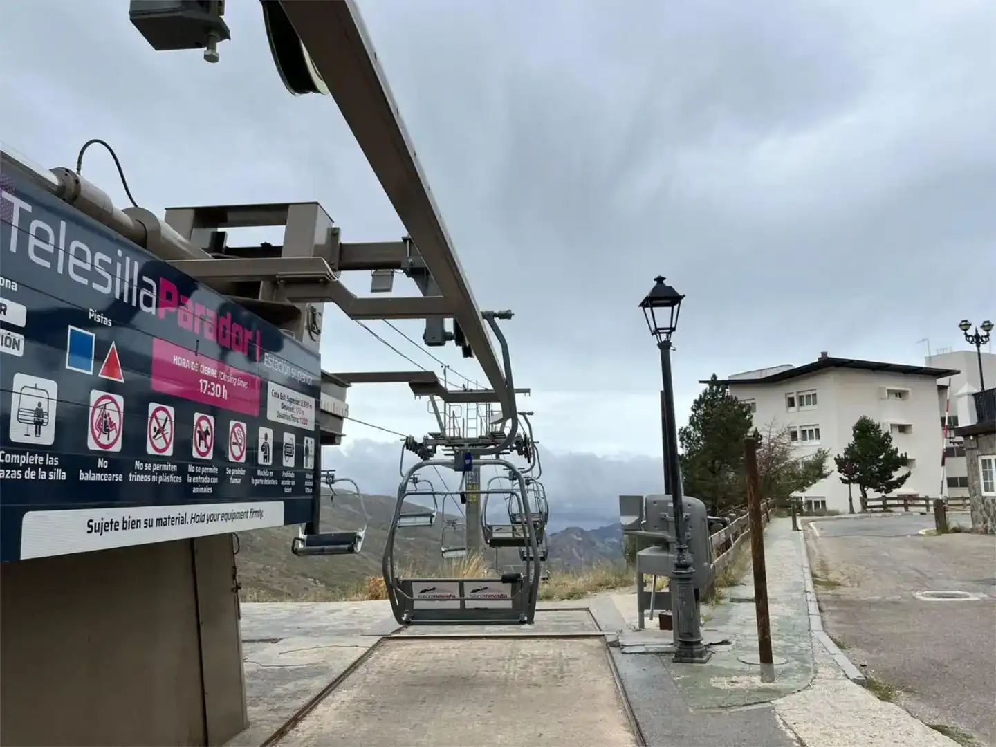Aparcament de Apartament en venda en Sierra Nevada amb Jardí privat, Traster i Moblat