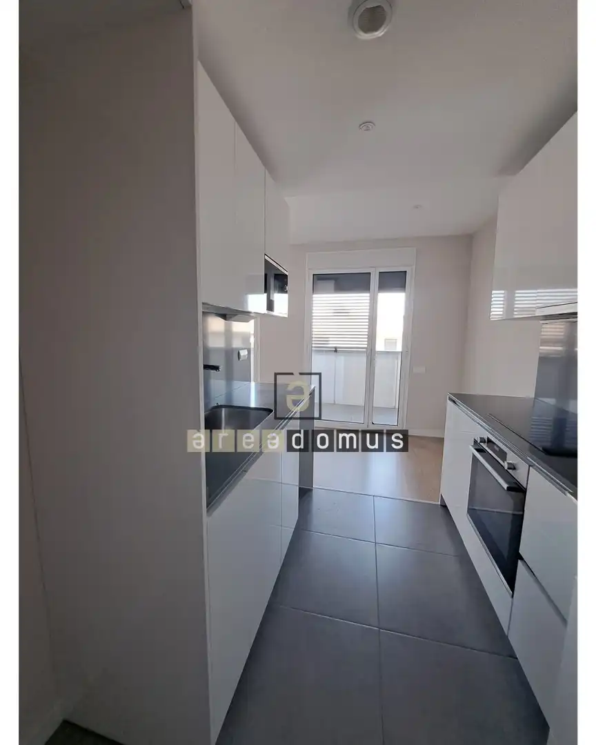 Cocina de Piso en venta en Sant Feliu de Llobregat con Calefacción, Jardín privado y Piscina