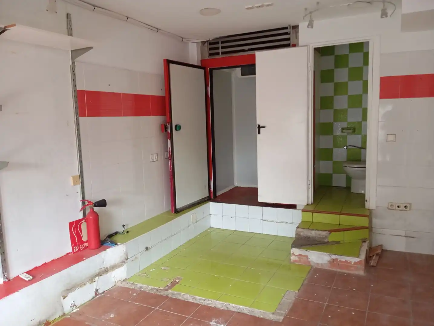 Bany de Local de lloguer en Quijorna amb Aire condicionat