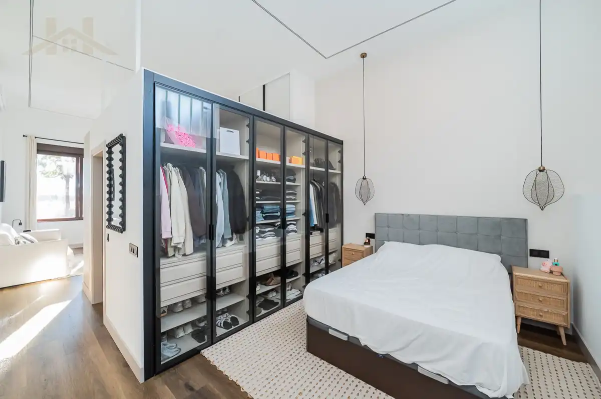 Bedroom of Commercial properties for sale in Brunete  with Air Conditioner and Furnished
