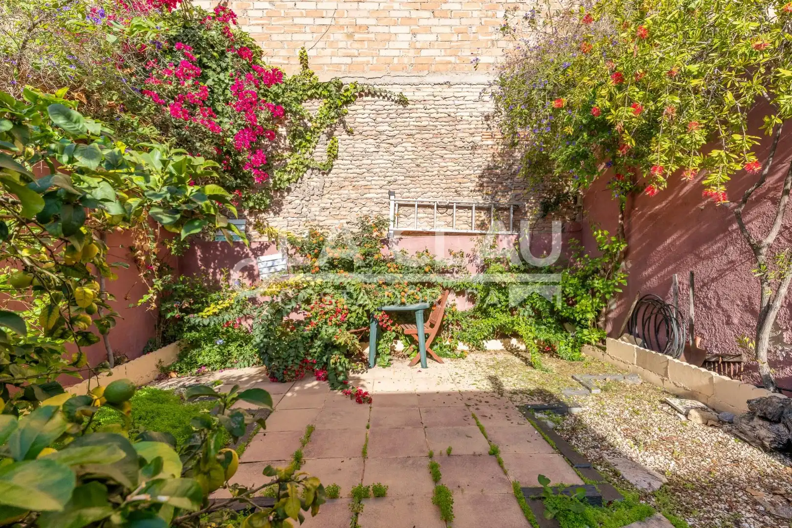 Garten von Einfamilien-Reihenhaus zum Verkauf in Gavà mit Heizung