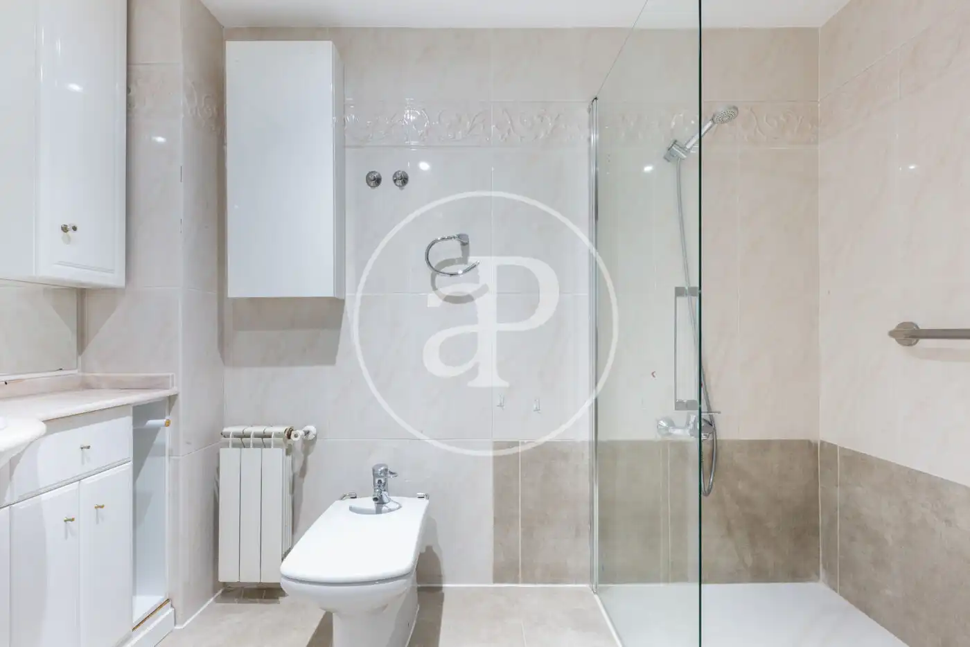Baño de Piso en venta en Valencia con Aire acondicionado, Calefacción y Terraza