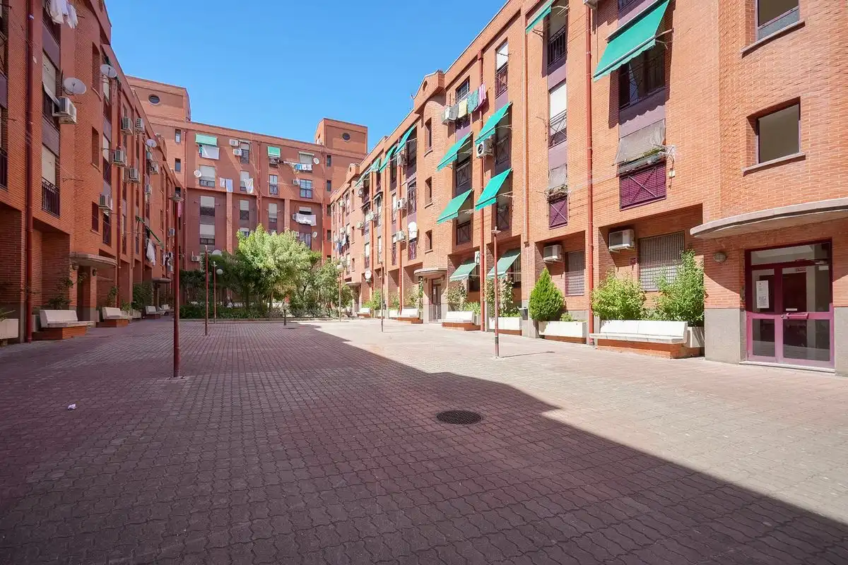 Vista exterior de Pis en venda en Madrid amb Calefacció i Traster