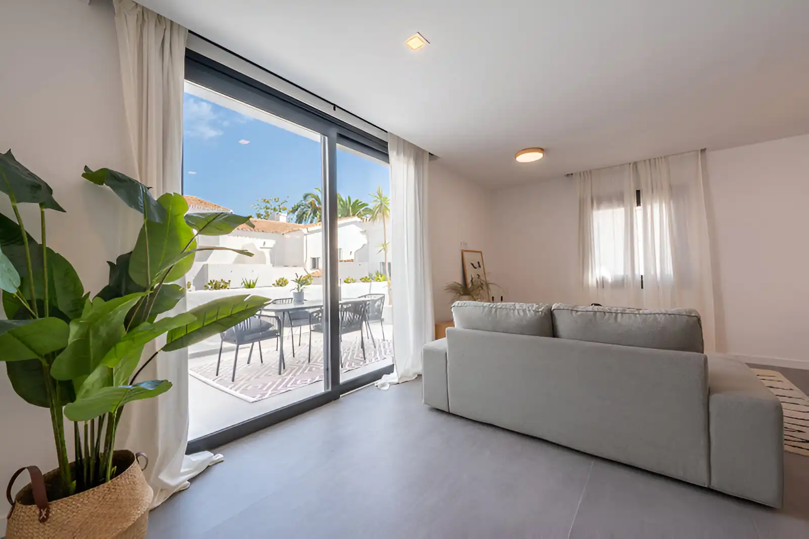 Dormitori de Casa adosada en venda en Marbella amb Calefacció, Terrassa i Piscina