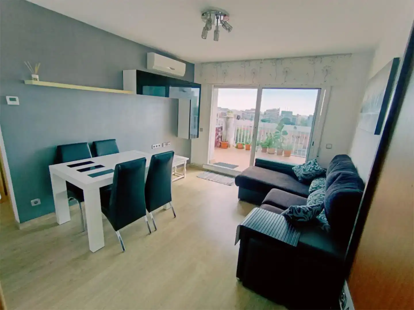 Wohnzimmer von Wohnung zur Miete in Barcelona mit Klimaanlage, Parkett und Möbliert