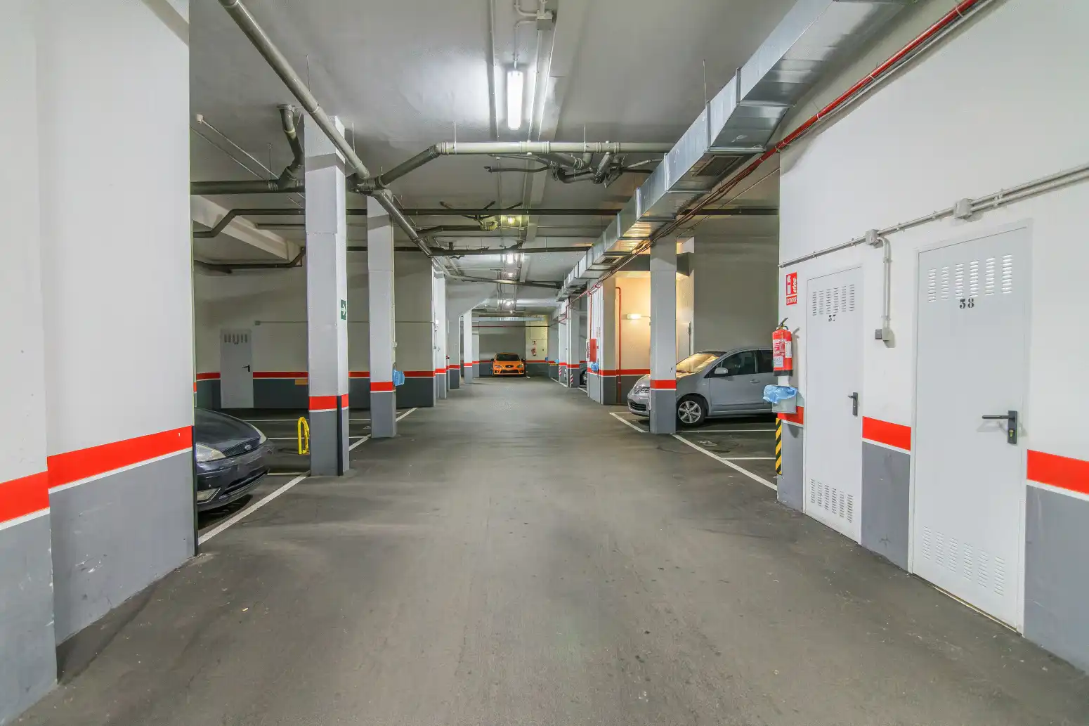 Parkplatz von Wohnung zum Verkauf in Gozón mit Heizung, Privatgarten und Abstellraum