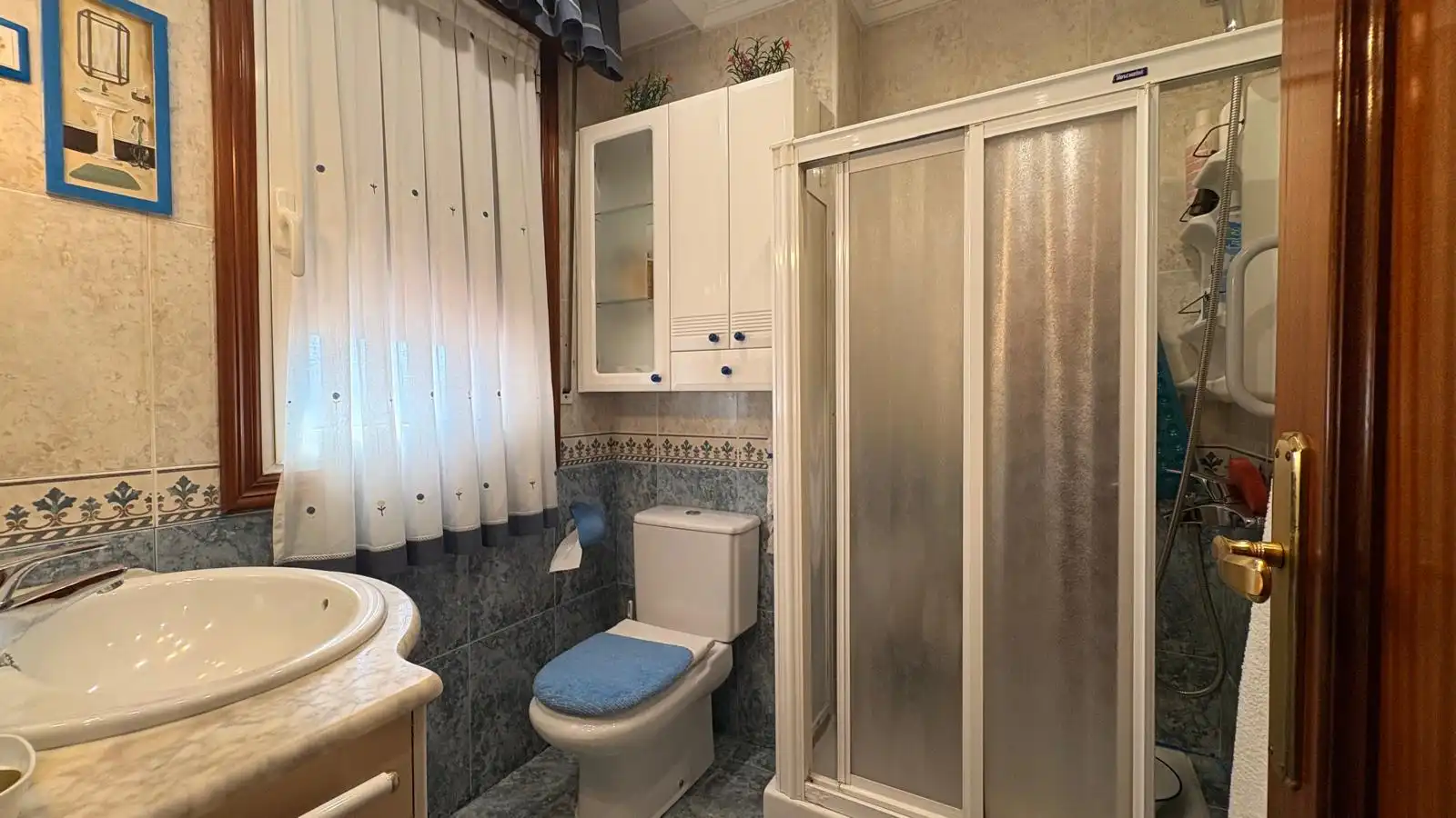 Bathroom of Flat for sale in Barakaldo   with Heating, Parquet flooring and Furnished