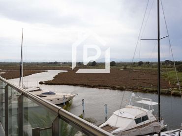Pis amb piscina en venda a Pastor