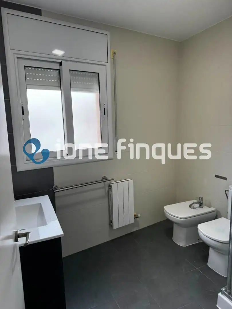 Baño de Casa o chalet en venta en Rubí con Calefacción, Terraza y Piscina