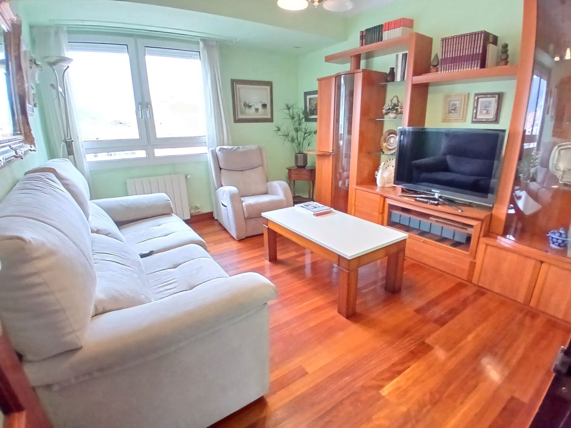 Sala d'estar de Pis en venda en Barakaldo  amb Calefacció, Traster i Moblat