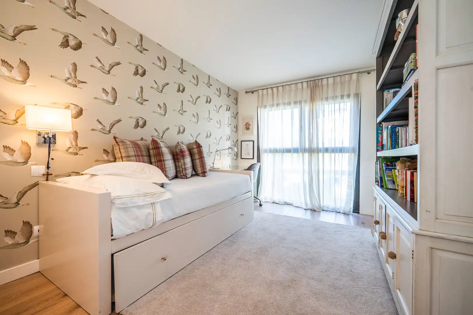 Bedroom of Flat for sale in La Moraleja  with Air Conditioner, Heating and Private garden