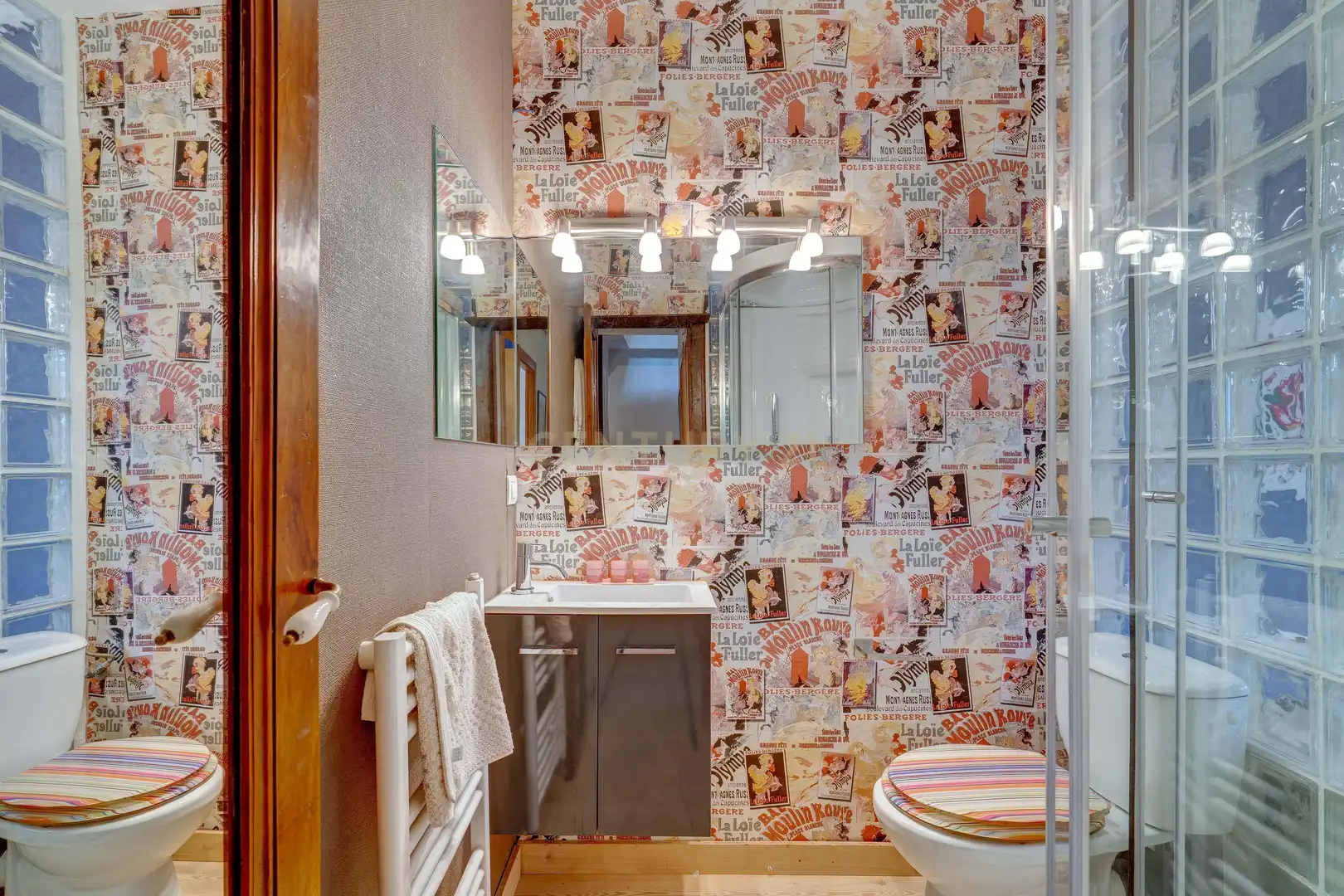 Badezimmer von Einfamilien-Reihenhaus zum Verkauf in Anguciana mit Privatgarten, Abstellraum und Schwimmbad