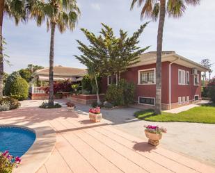 Vista exterior de Casa o xalet de lloguer en Elche / Elx amb Terrassa i Piscina