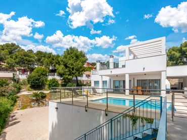 Detached house with pool to rent in Mascarat