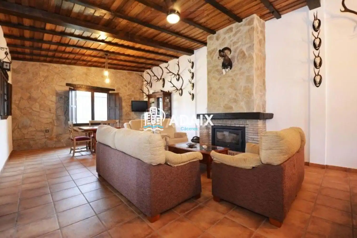 Sala de estar de Finca rústica en venta en Aliseda con Aire acondicionado y Terraza