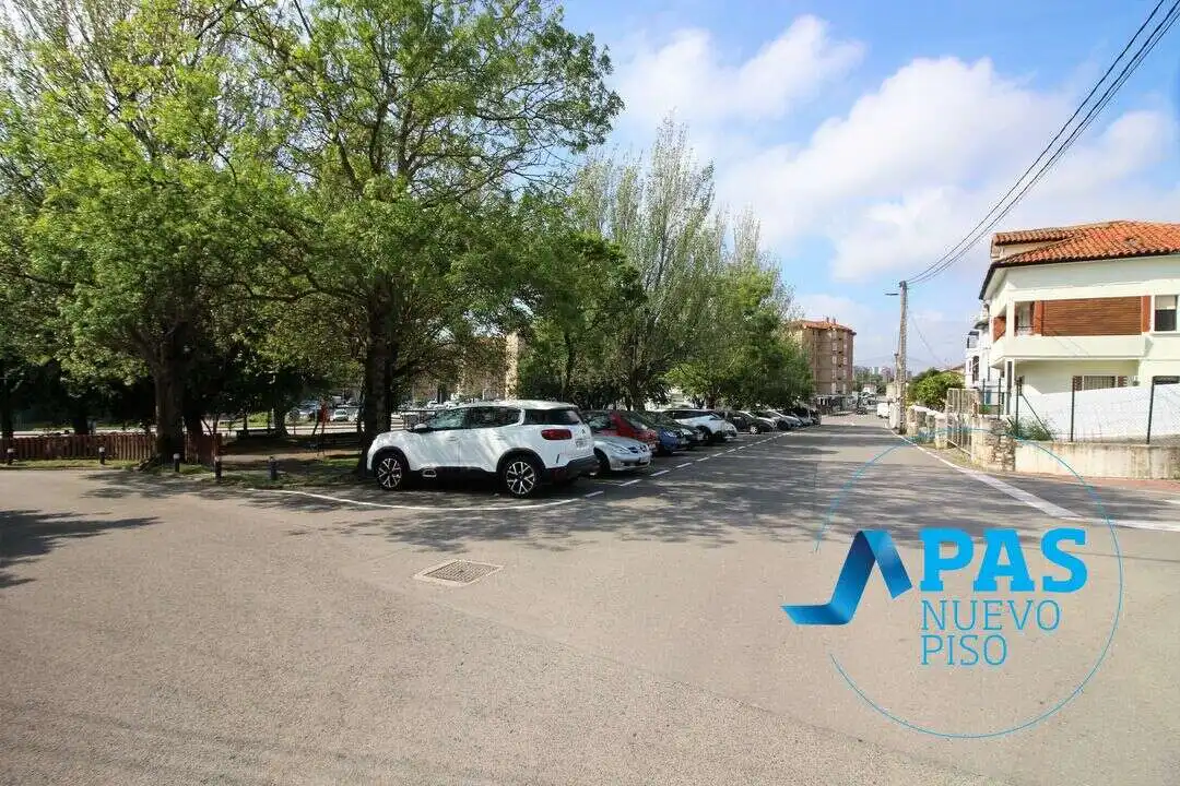 Aparcament de Casa o xalet en venda en Santander amb Calefacció, Jardí privat i Traster