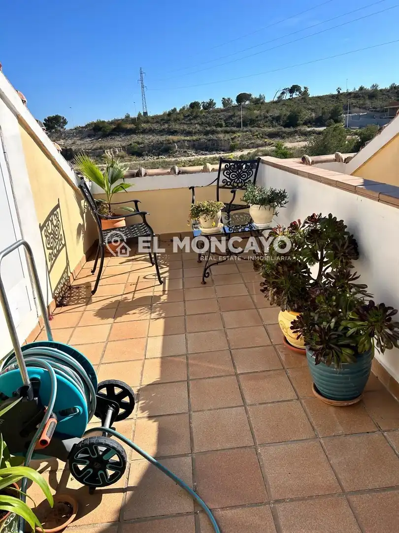 Terrassa de Casa adosada en venda en Orihuela amb Aire condicionat, Calefacció i Jardí privat