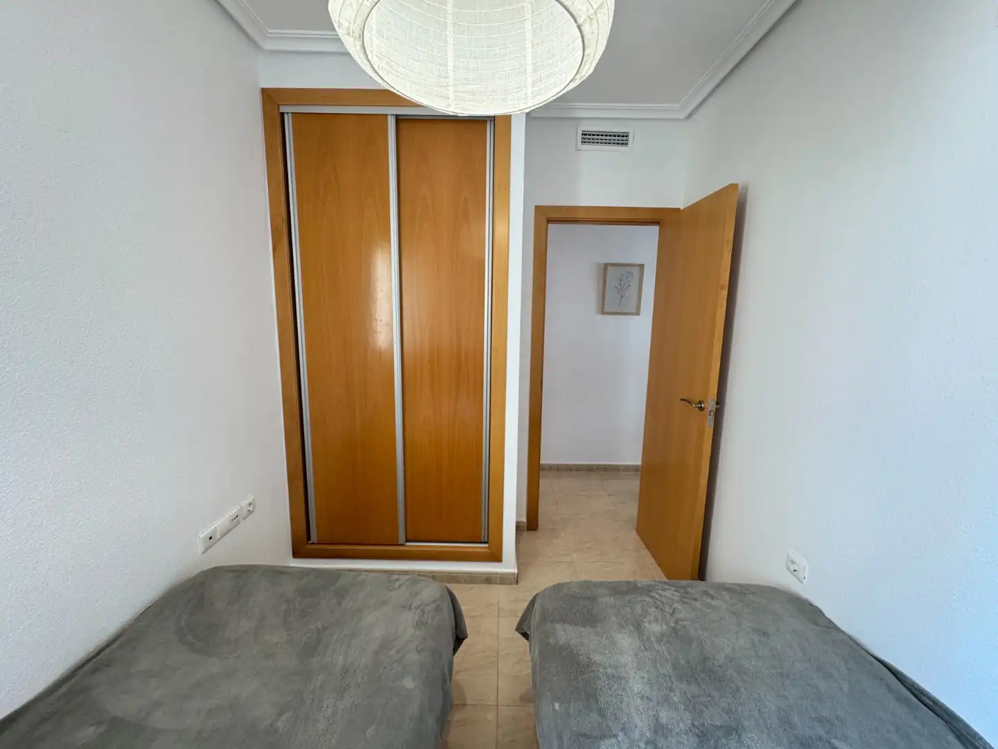 Habitación de Apartamento en venta en Guardamar del Segura con Aire acondicionado, Amueblado y Lavadora