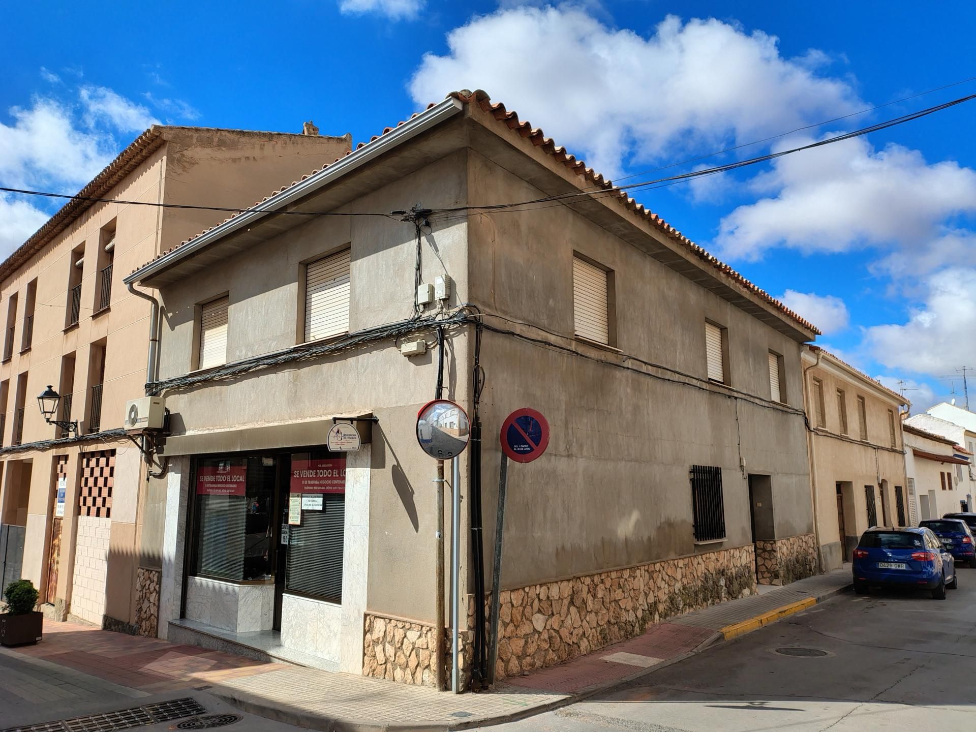 Vista exterior de Casa adosada en venda en Campo de Criptana amb Aire condicionat