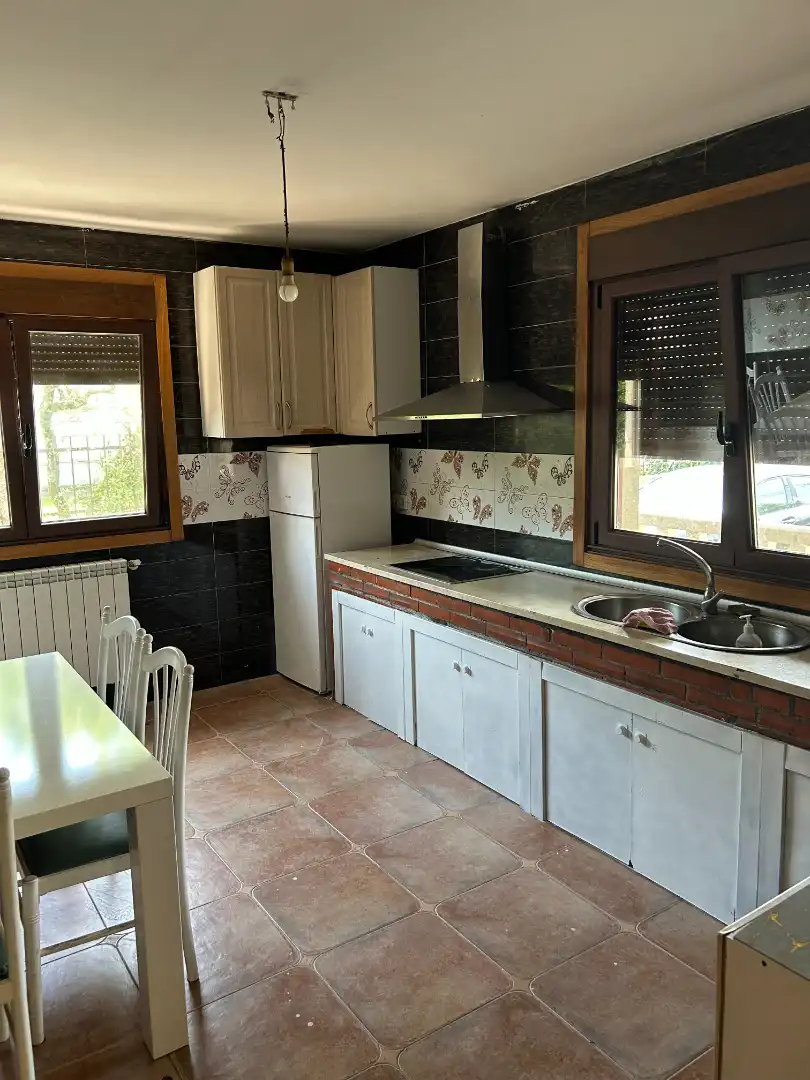 Cuina de Casa o xalet en venda en Tomiño amb Calefacció, Jardí privat i Moblat