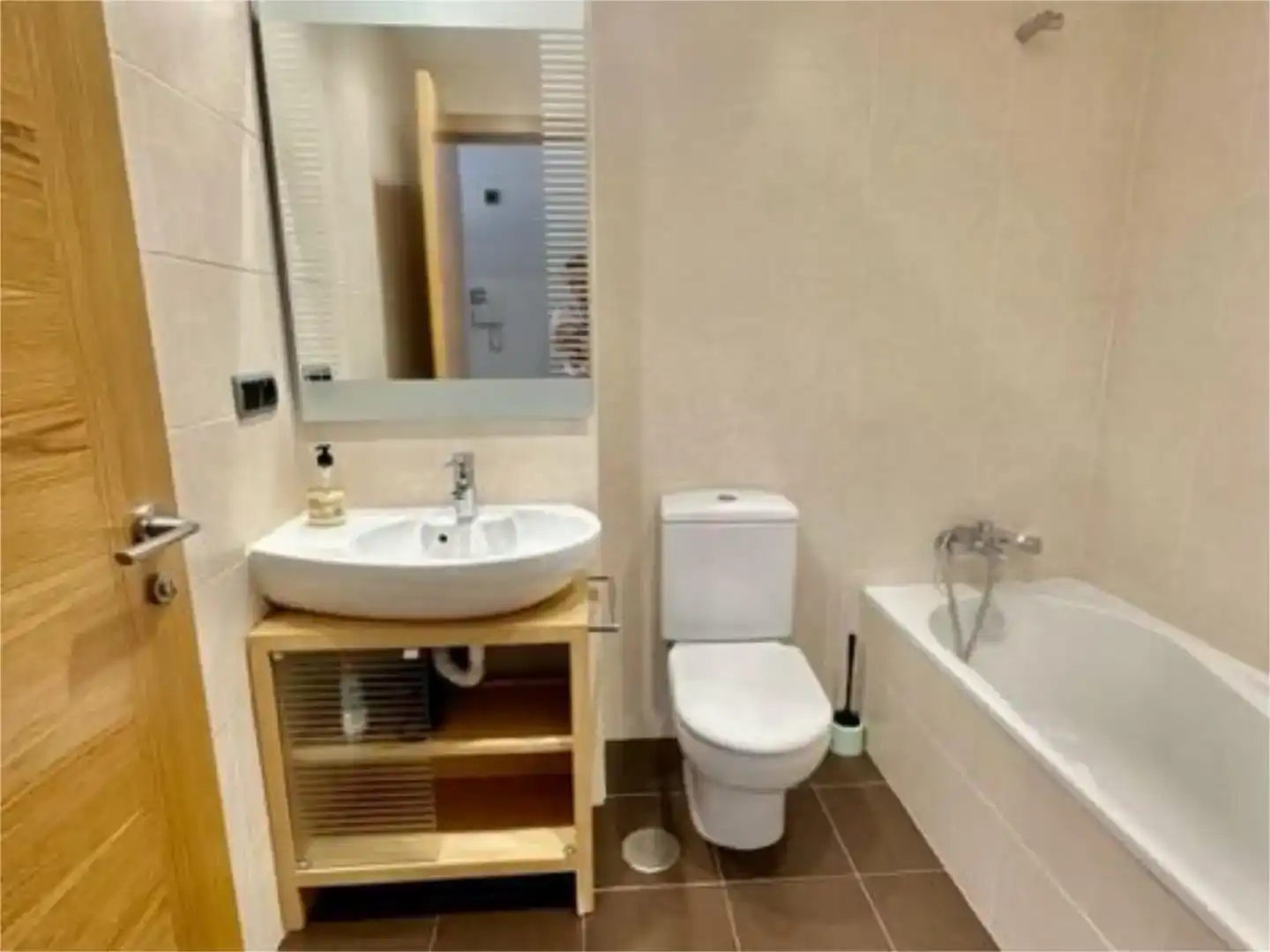 Badezimmer von Wohnung zur Miete in Vilagarcía de Arousa mit Klimaanlage, Schwimmbad und Balkon