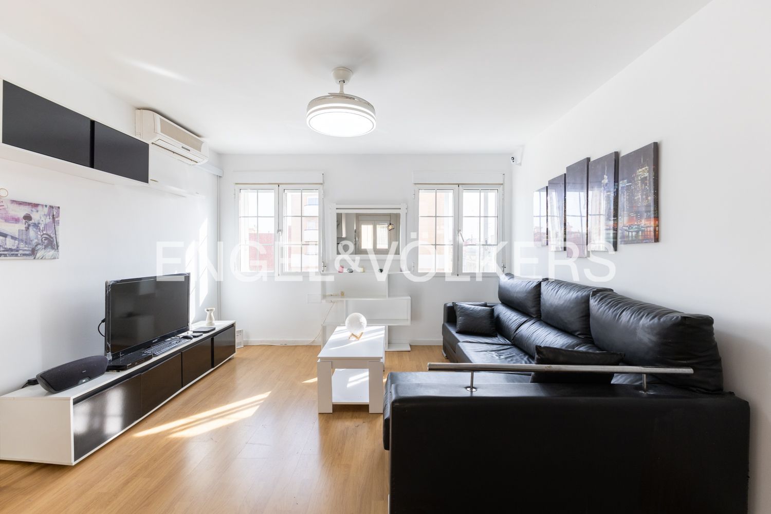 Living room of Flat for sale in  Valencia Capital  with Air Conditioner, Heating and Private garden