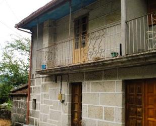 Vista exterior de Casa adosada en venda en Crecente amb Jardí privat